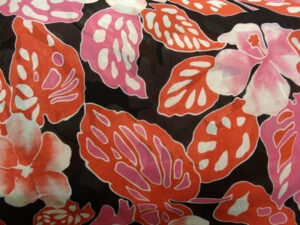tissu crêpe imprimé rouge sur noir