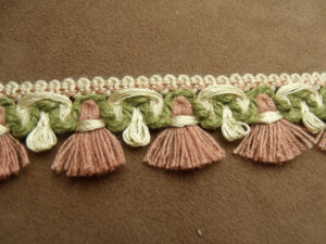 ruban avec pompon beige et bois de rose