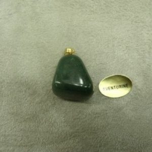 PENDENTIF MOTIF PIERRE- AVENTURINE,HAUTEUR: 2 cm / LARGEUR 1,5 cm / EPAISSEUR: 1,5 cm