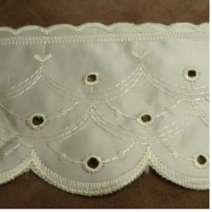 broderie sur satin champagne 9.5 cm