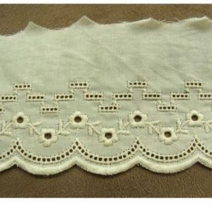 BRODERIE ANGLAISE VINTAGE écru 6 cm/hauteur de broderie 4 cm