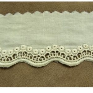 BRODERIE ANGLAISE EN FLEUR VINTAGE écru 5 cm / hauteur de broderie 1,5 cm