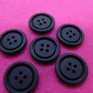 bouton acrylique noir mat à 4 trous,23 mm, vendu par 6
