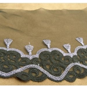 broderie noire et violet largeur 13 cm/ hauteur de broderie 6 cm