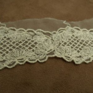 broderie vintage écru 4 cm