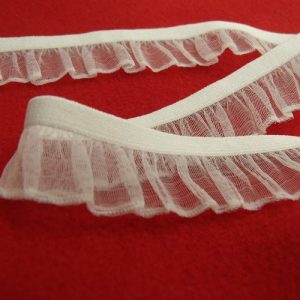 ruban fantaisie froncé sur voile élastique blanc 20 mm