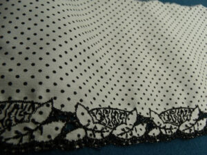 broderie noire et blanche