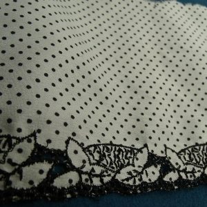 broderie noire et blanche