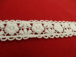 guipure coton entre 2 blanche