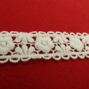 guipure coton entre 2 blanche