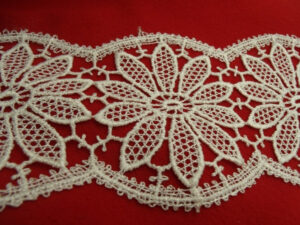 guipure coton motif fleurs ivoire