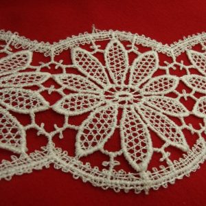 guipure coton motif fleurs ivoire