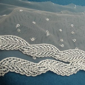 broderie grise brodé sur tulle 14 cm