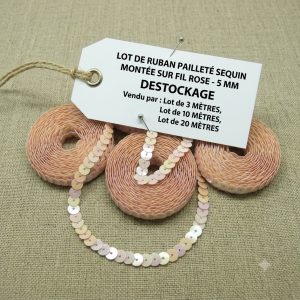 DESTOCKAGE : Galon Sequins Rose Doux – Montage sur fil – 5 mm – Lots 3m, 10m ou 20m