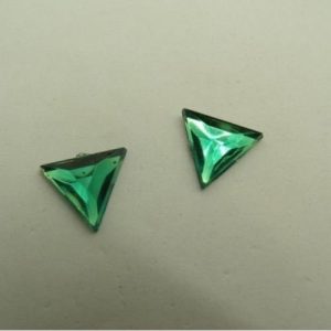 Déstockage – Strass Triangle Vert 16 mm à Coudre ou Coller – Lot de 10, 20, 50