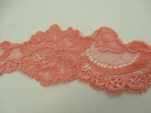 nouvelle dentelle de calais fleur corail surbrodée