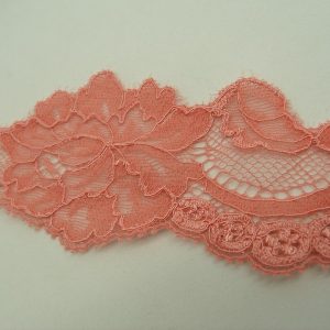 nouvelle dentelle de calais fleur corail surbrodée