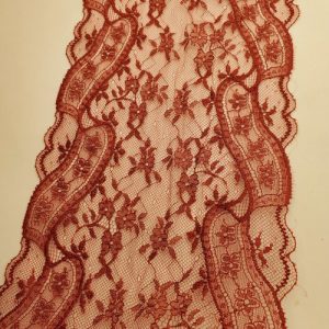 dentelle de calais leavers ruby red 17 cm