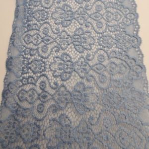 dentelle calais leavers bleu 20 cm