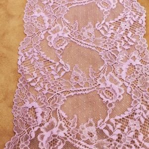 dentelle de calais mauve 18 cm