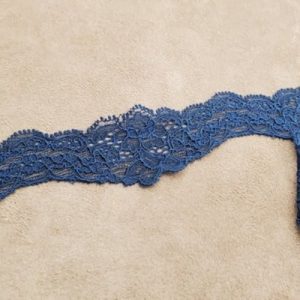 dentelle de calais surbrodée marine 4cm