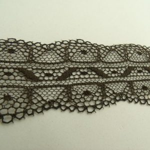 dentelle de calais leavers marron foncé 4 cm