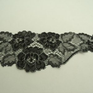 dentelle de calais noire surbrodée blanc 8 cm