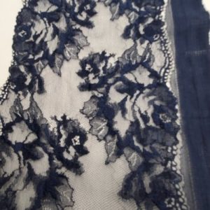 dentelle de calais leavers bleu 21 cm/hauteur de broderie :18 cm