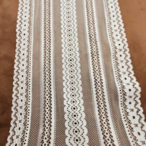 broderie surbrodée blanche 17.5 cm