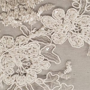 dentelle en laize brodée perlé pailleté blanc cassé 1m30 de largeur