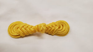 NOUVEAU Bouton brandebourg jaune/doré longueur 8 cm/ largeur 2