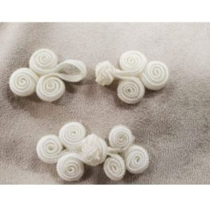 BOUTON BRANDEBOURG- Blanc longueur 5.5 cm sur largeur de,2.5 cm