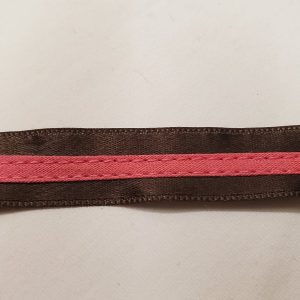 NOUVEAU ruban fantaisie fushia cousu sur fond marron 1.5 cm