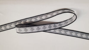 NOUVEAU ruban fantaisie losange blanc sur fond gris