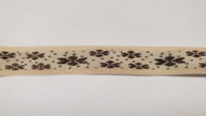 marron sur fond beige