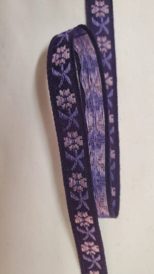 NOUVEAU ruban fantaisie à fleurs violet sur fond parme