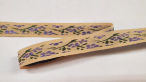 NOUVEAU ruban fantaisie à fleurs violet vert sur fond beige