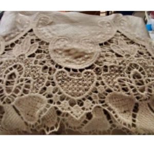 dentelle lainage brodée sur skai mordoré 22 cm