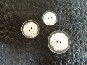 BOUTON A TROU- TRANSPARENT