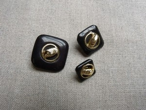 BOUTON CARRE - ACRYLIQUE