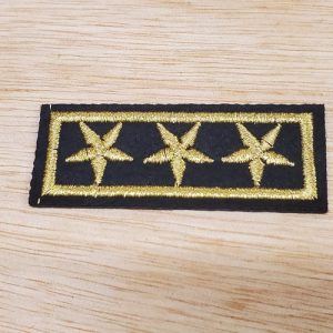 Ecusson militaire thermocollant motif etoile lurex or largeur 6 cm / hauteur 2.5 cm