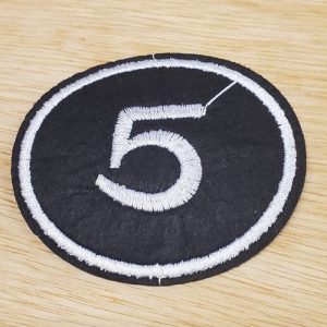 Ecusson thermocollant motif 5 largeur 6 cm / hauteur 6 cm