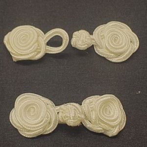 bouton brandebourg blanc longueur 45 mm / largeur 2 cm