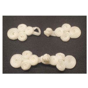 bouton brandebourg blanc longueur 6.5 cm / largeur 2 cm