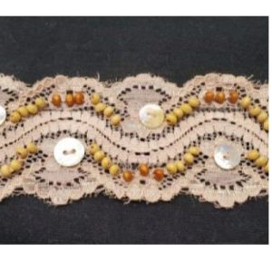 Dentelle stretch perle en bois et bouton nacré saumon 5 cm