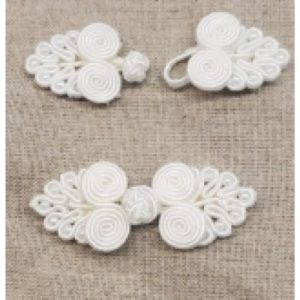 bouton brandebourg perlé blanc cassé longueur 6 cm/ largeur 2.4 cm