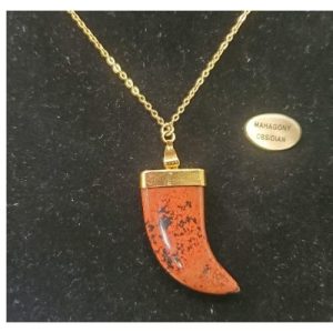 Collier avec chainette métal doré motif corne en pierre naturelle magahony obsidian