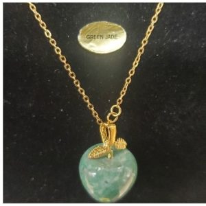 Collier avec chainette métal doré motif pomme en pierre naturelle green jade