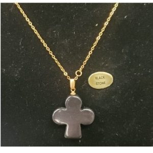 Collier avec chainette métal doré motif trefle en pierre naturelle black stone