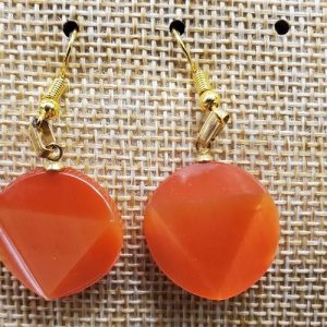 paire de boucle d'oreille en triangle dans un cercle symbole de force orange